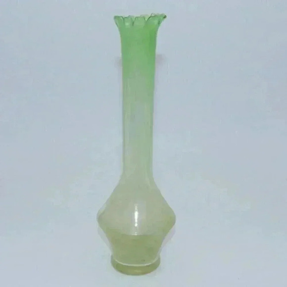 Vintage Swirled Stretch Pulled Green Glass Vase - Picture 1 of 6